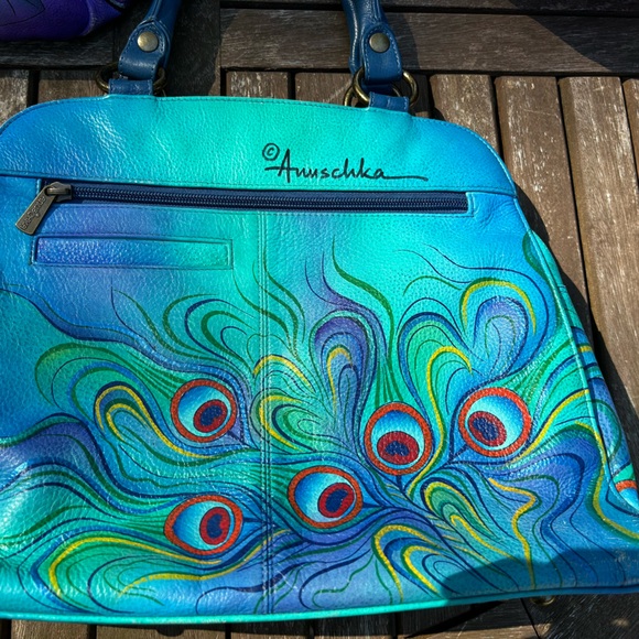 I have 5 Anushku pocketbooks for 75 dollars a piece - Picture 5 of 10